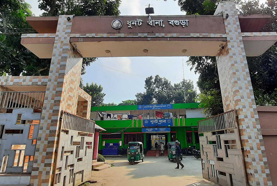 বগুড়ায় মাদ্রাসা ছাত্রের ঝুলন্ত মরদেহ উদ্ধার