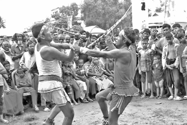 ঐতিহ্যবাহী লাঠিখেলা