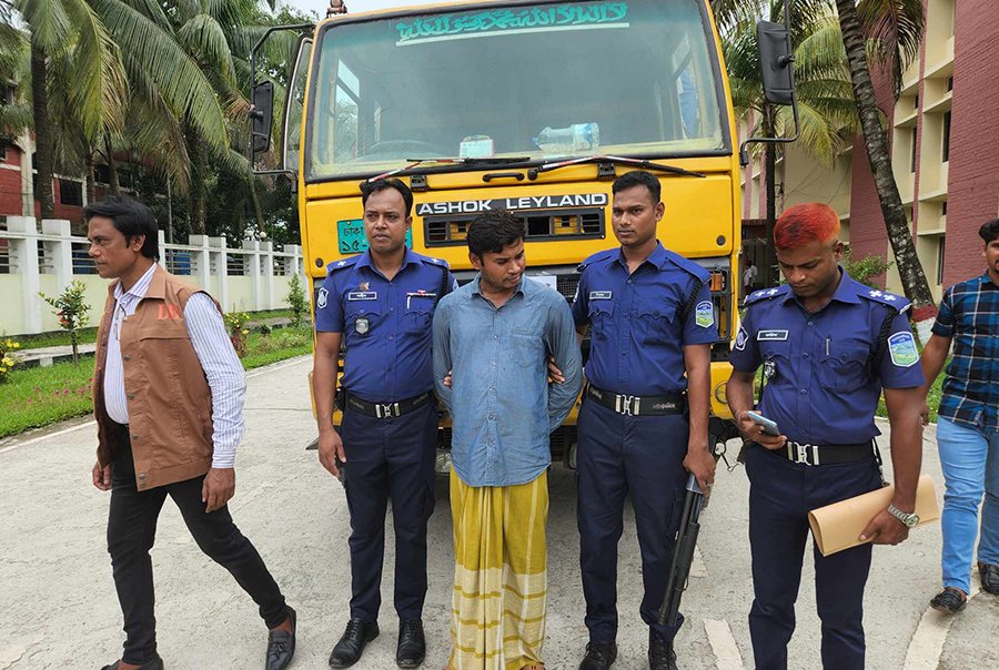 ধান নিয়ে উধাও হওয়া সেই ট্রাক উদ্ধার, চালক গ্রেফতার