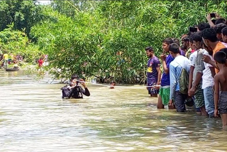 তিস্তায় নৌকাডুবি : ৩০ ঘণ্টা পর আরও একজনের মরদেহ উদ্ধার 

