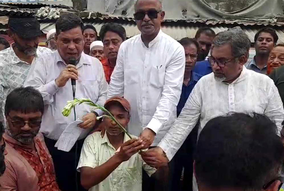 আওয়ামী লীগের ৩০ কর্মী যোগ দিলেন বিএনপিতে

