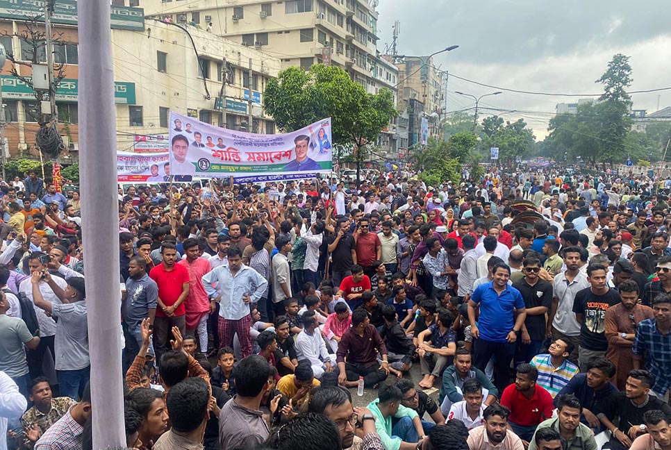 আগেই শুরু হলো শান্তি সমাবেশ, নেতা-কর্মীদের ঢল
