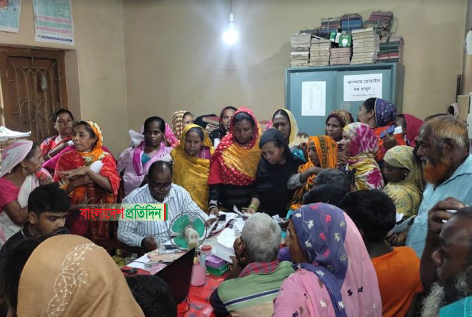 কানসাট আশ্রয়ণ প্রকল্পে অতিরিক্ত ভূমি কর আদায়ের অভিযোগ

