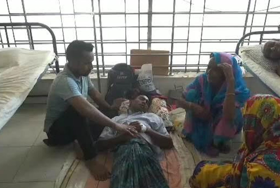 চোর সন্দেহে যুবককে হাত-পা বেঁধে নির্যাতনের অভিযোগ