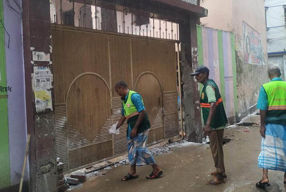 মশক নিধনে দক্ষিণ সিটির ৯৭ শিক্ষা প্রতিষ্ঠানে বিশেষ অভিযান 

