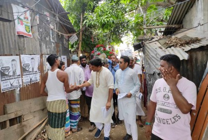 ঢাকা-১৭ উপনির্বাচনে জাকের পার্টির প্রার্থী কাজী রাশেদের গণসংযোগ 

