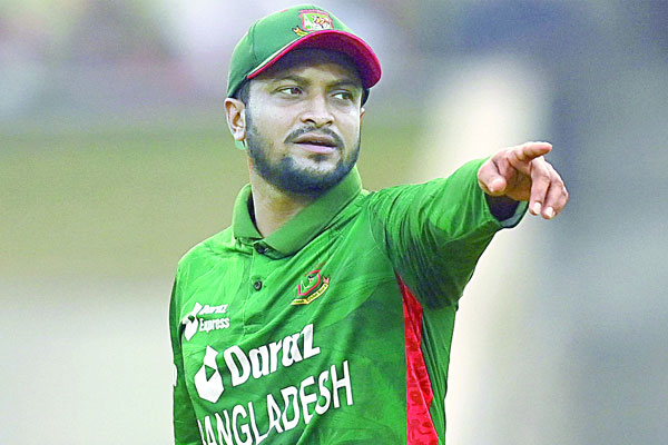 ফিরলেন বোলিংয়ের শীর্ষ দশে
