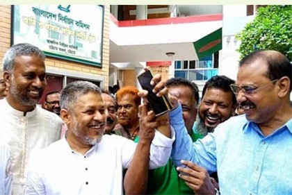 চট্টগ্রাম-১০ উপনির্বাচনে প্রতীক পেয়ে ব্যস্ততা শুরু প্রার্থীদের