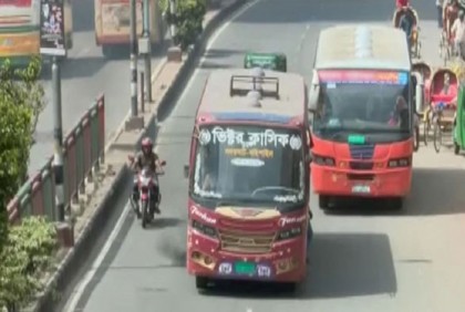 শিক্ষার্থীকে চাপা দিয়ে পালানোর সময় শিশুকে পিষে মারল বাস

