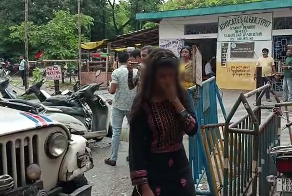 প্রেমের টানে ভারতে গিয়ে বিপাকে বাংলাদেশি তরুণী 