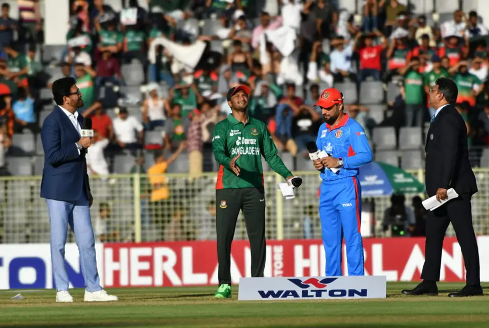 টস জিতে ফিল্ডিংয়ে বাংলাদেশ

