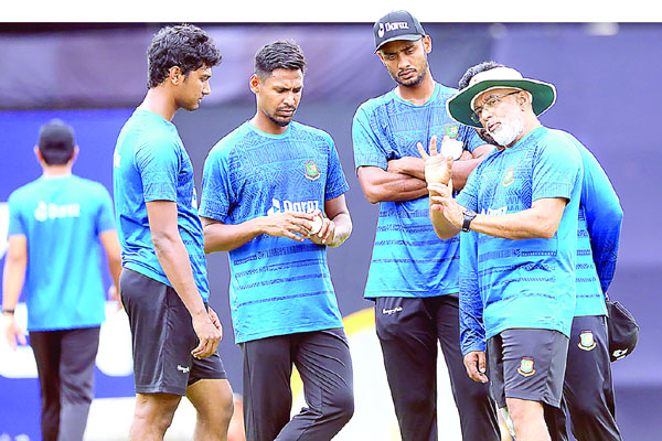 স্পিন দুর্গ ভাঙতে পেস মন্ত্র