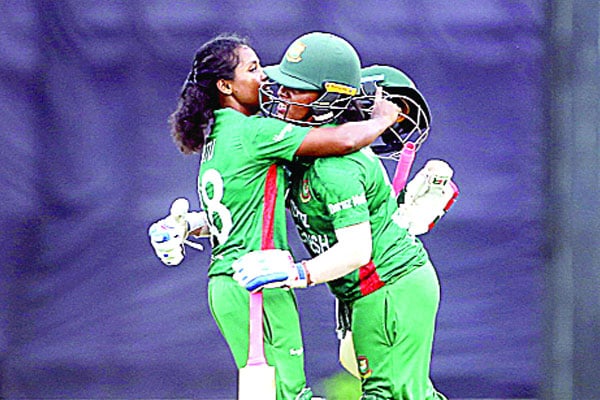 ভারতকে হারাল বাংলার মেয়েরা
