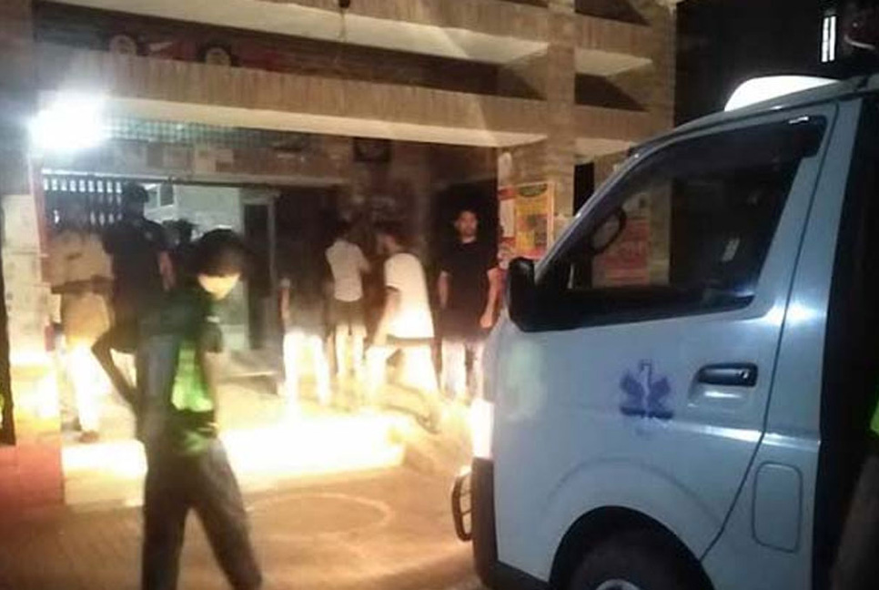 বান্ধবীকে উত্ত্যক্তের জেরে গভীর রাতে জাবির দুই হলের শিক্ষার্থীদের সংঘর্ষ