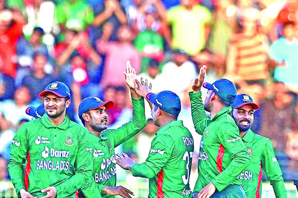 বোলিং আক্রমণে আভিজাত্য!