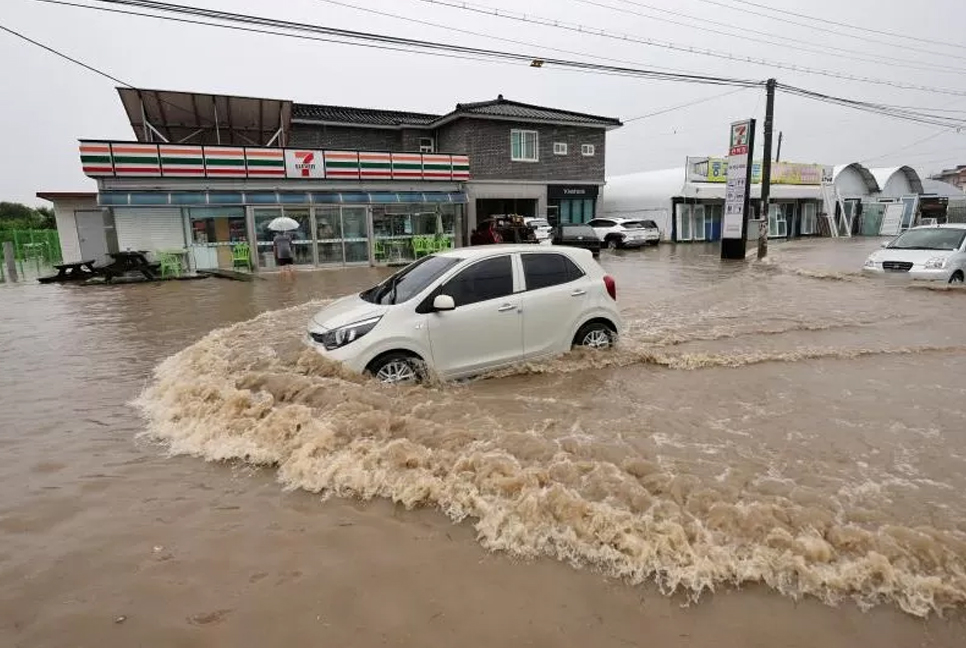 দক্ষিণ কোরিয়ার বন্যায় নিহত বেড়ে ২০