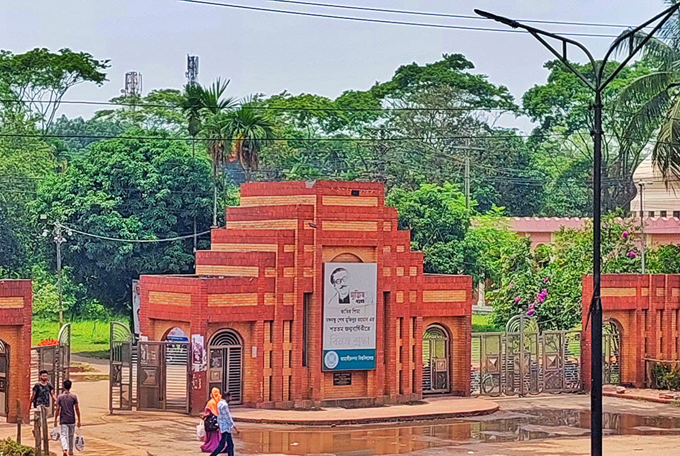 ১০ মাসেও মেলেনি ফলাফল, অনিশ্চয়তায় শিক্ষার্থীরা