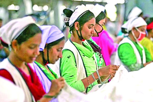 অপ্রচলিত শ্রমবাজারে যাচ্ছেন নারী শ্রমিক