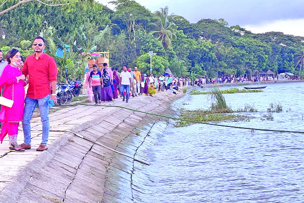 সুখের হাসি কীর্তনখোলার তীরে