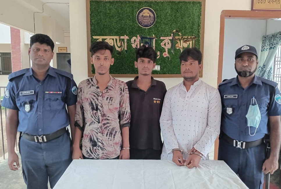 মোবাইল ঠিক করতে গিয়ে ধর্ষণের শিকার তরুণী, গ্রেফতার ৩