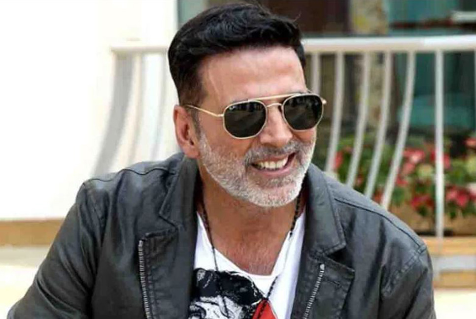 অভিনেত্রীর গায়ের রং নিয়ে আপত্তিকর মন্তব্যের অভিযোগ অক্ষয়ের বিরুদ্ধে