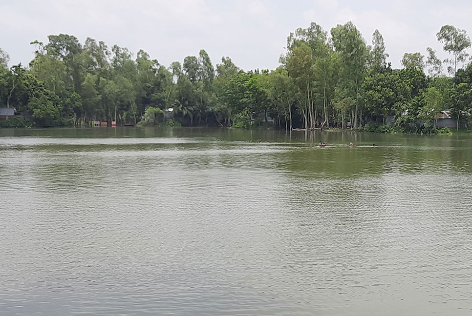 সিরাজগঞ্জে যমুনার পানি বিপৎসীমা ছুঁই ছুঁই