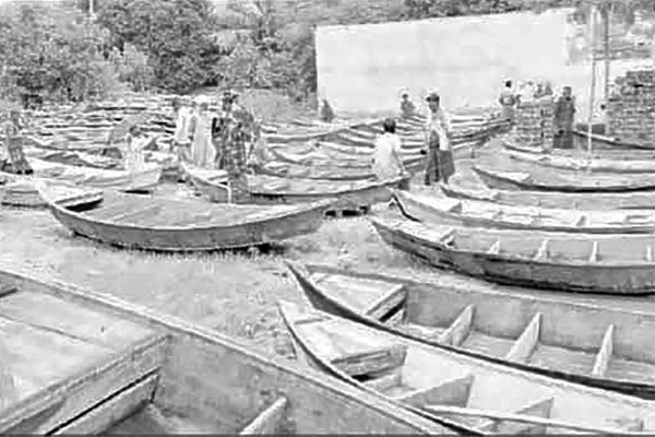 জমজমাট নৌকার হাট