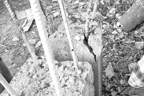 স্কুলের সীমানাপ্রাচীর নির্মাণে অনিয়ম
