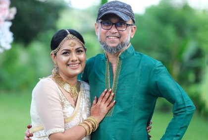 বিয়ের ১৩ বছর পর একই পোশাকে ফারুকী-তিশা!