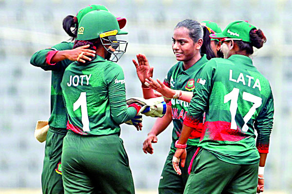 ভারতকে হারিয়ে ইতিহাস গড়ল মেয়েরা