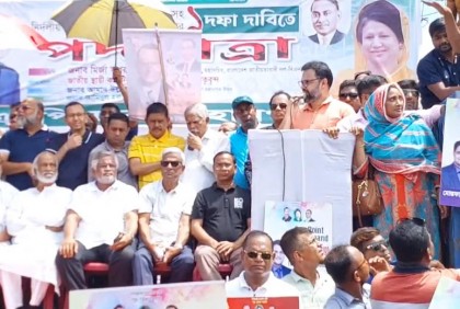 গাবতলীতে ব্যানার-ফেস্টুন নিয়ে জড়ো হচ্ছেন বিএনপি নেতাকর্মীরা