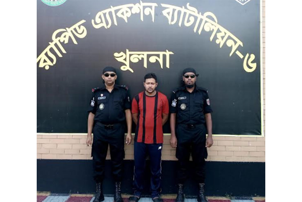 তালাকপ্রাপ্তা স্ত্রীকে 
ধর্ষণ, সাবেক স্বামী গ্রেফতার
