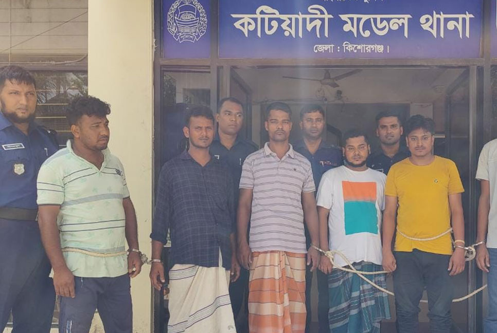 কটিয়াদীতে ছয় মাদকসেবী গ্রেফতার