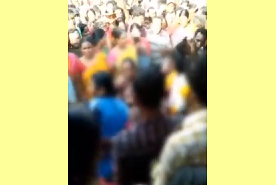 এবার পশ্চিমবঙ্গে দুই নারীকে বিবস্ত্র করে মারধর, তোলপাড় রাজ্য রাজনীতি

 


