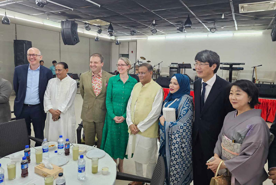 রাজনীতিক-কূটনীতিকদের সম্মানে তথ্যমন্ত্রীর সাংস্কৃতিক সন্ধ্যা