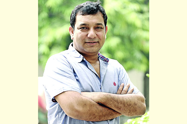 মঞ্চে তৌকীরের ‘তীর্থযাত্রী’ প্রদর্শনী