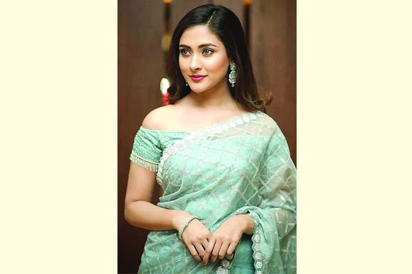 চমক নিয়ে মেহজাবীন