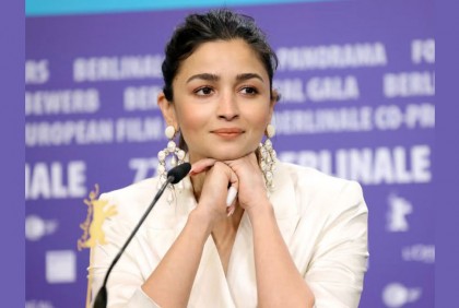 মেয়েকে কোন পেশায় দেখতে চান জানালেন আলিয়া