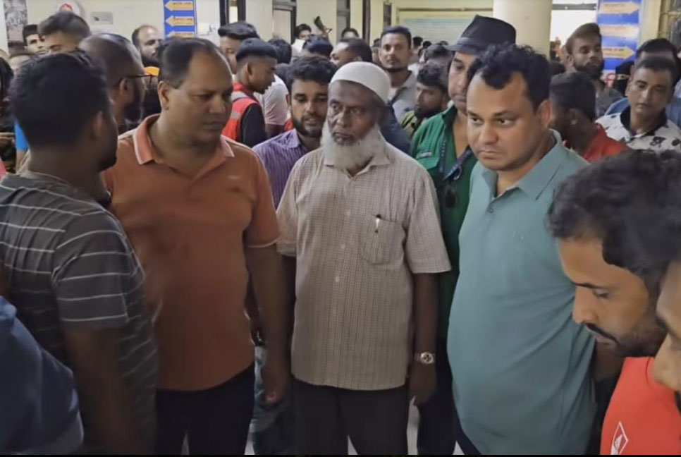 ভান্ডারিয়ায় লাশ দাফনে প্রতি পরিবারকে ৫০ হাজার টাকা দিলেন উপজেলা চেয়ারম্যান