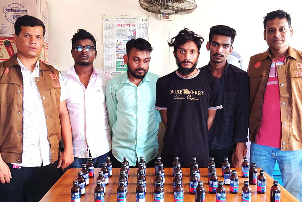 সিদ্ধিরগঞ্জে ৪ মাদক ব্যবসায়ী গ্রেফতার