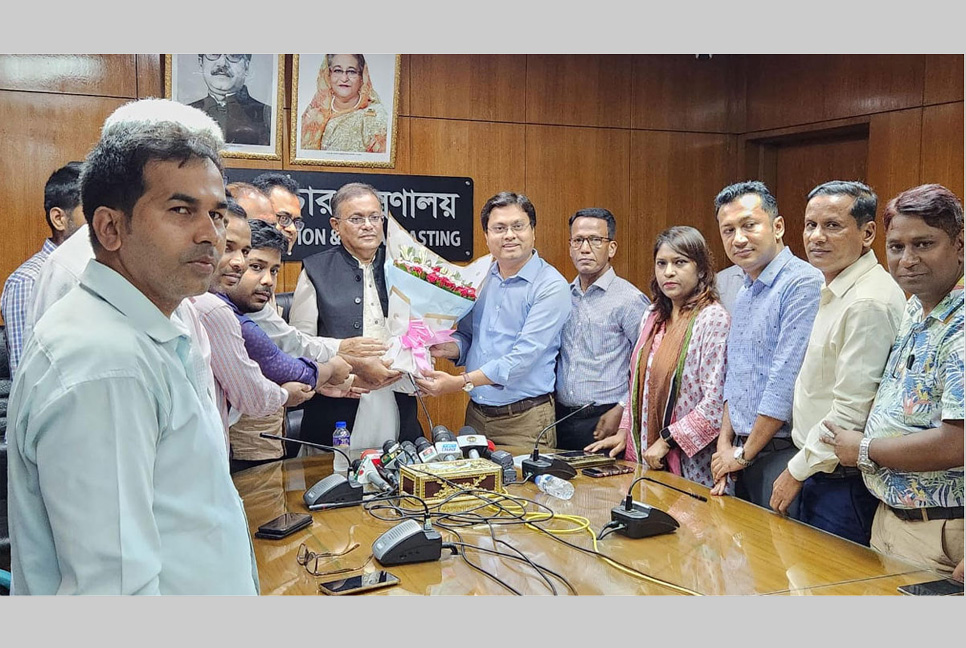 সরকার কোনোভাবেই ইন্টারনেট নিয়ন্ত্রণ করে না : তথ্যমন্ত্রী

