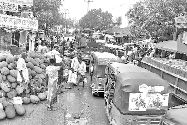 সড়কের ওপর হাটবাজার