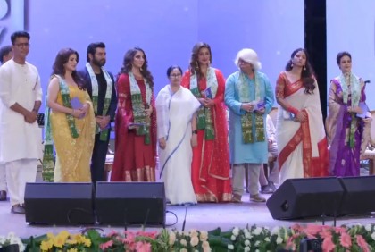 কোয়েল-শ্রাবন্তী-সায়ন্তিকা-শুভশ্রীদের মহানায়ক সম্মাননা প্রদান  

