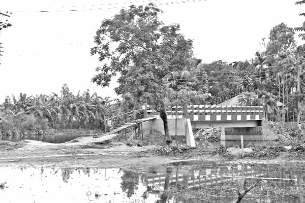 কাজে আসছে না দুই সেতু