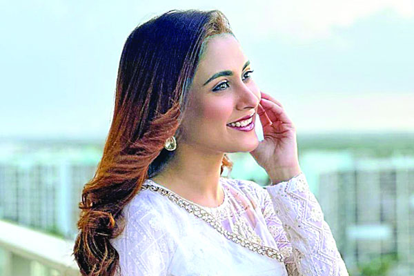 শুভ্র সাজে মেহজাবীন