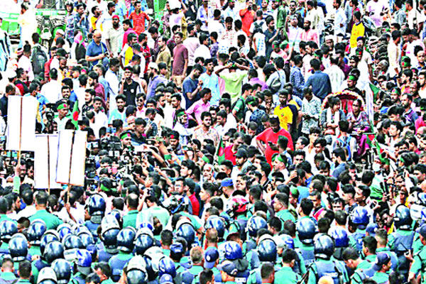 গণ অধিকার পরিষদের মিছিলে পুলিশের বাধা