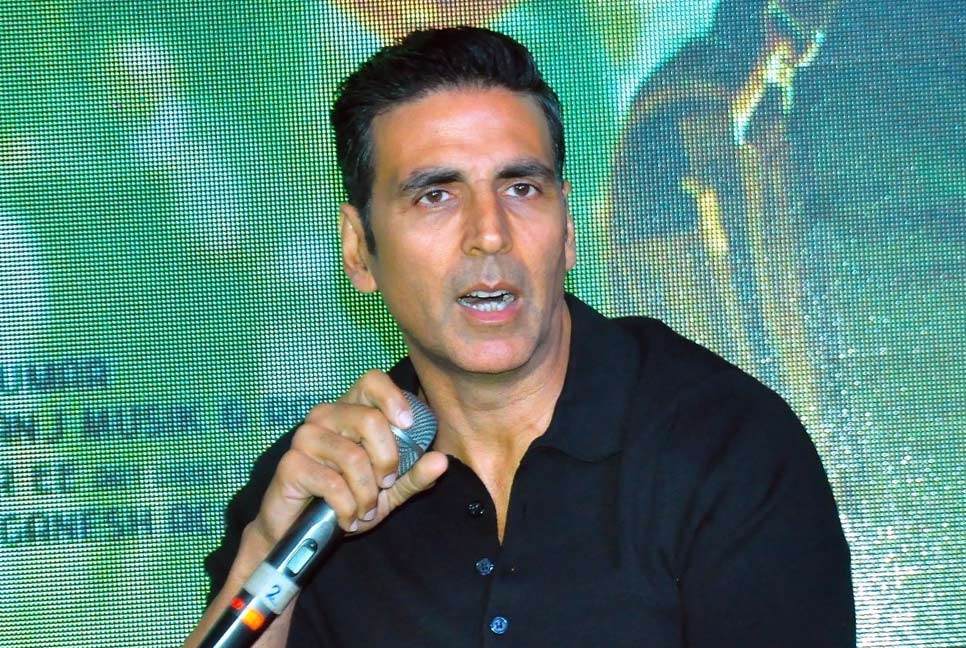 পুরুষদের নিয়ে মন্তব্য করে বিতর্কে জড়ালেন অক্ষয়