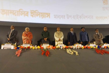 ‘দুই বাংলার চলচ্চিত্রকাররা যদি হাতে হাত মেলায় তবে বাংলা সিনেমাও বিশ্ব জয় করবে’