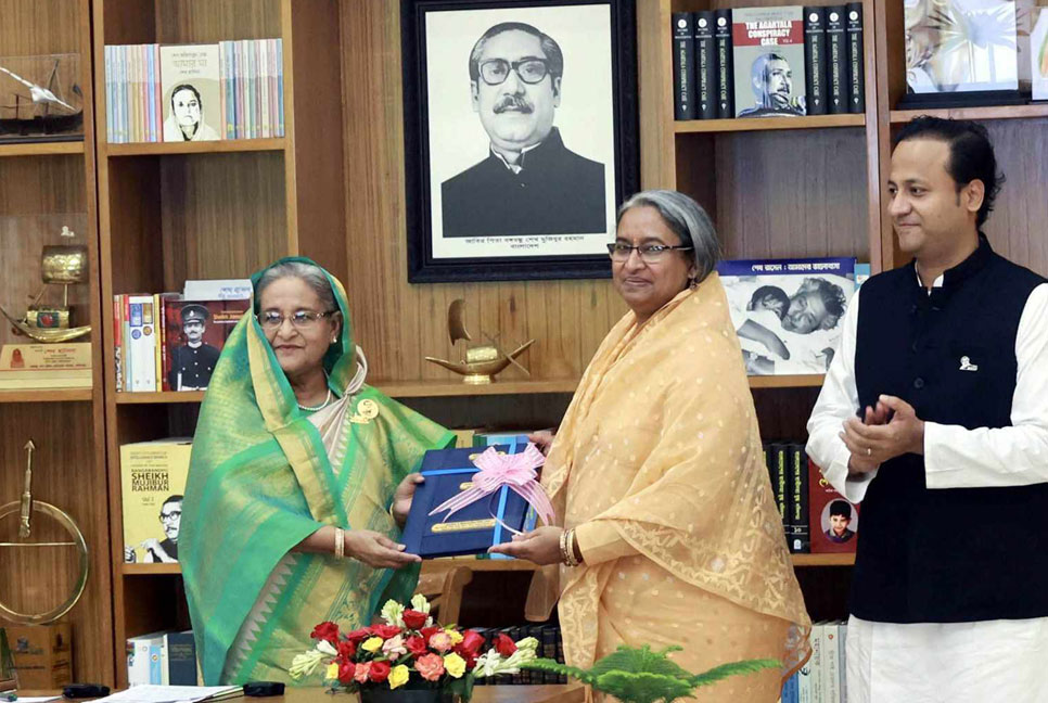এসএসসি ও সমমানের ফল প্রধানমন্ত্রীর কাছে হস্তান্তর