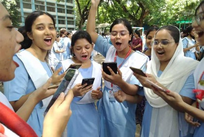 পাস-জিপিএ ৫ দুটোতেই এগিয়ে মেয়েরা